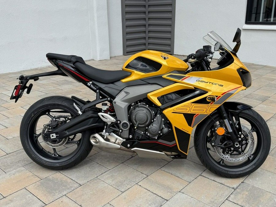 2026 Triumph Daytona 660 Cosmic Yellow / Sapphire Black