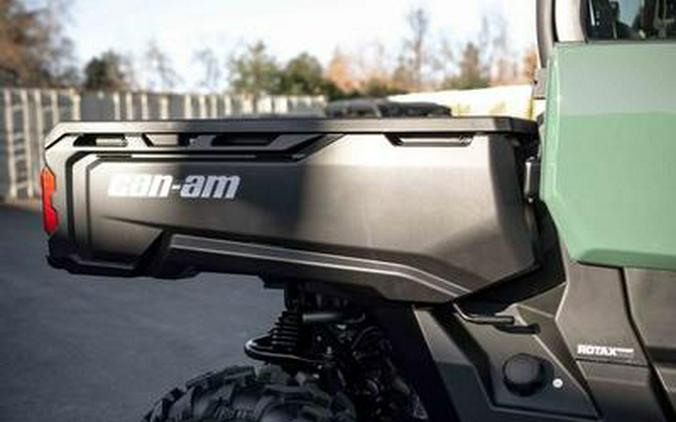 2026 Can-Am® Defender DPS CAB HD10