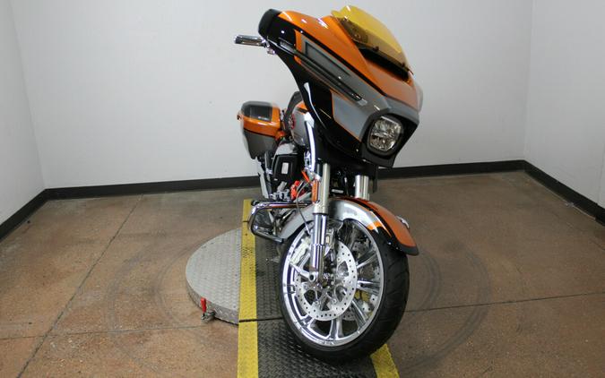 Harley-Davidson® CVO Street Glide 2026 FLHXSE 84680417 TORCHED ORANGE W/ PINSTRIPE