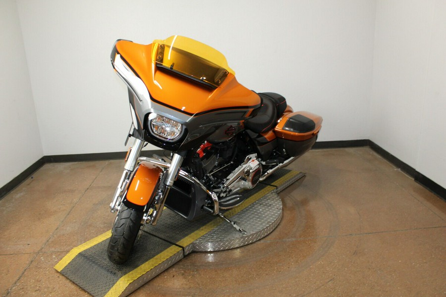 Harley-Davidson® CVO Street Glide 2026 Torched Orange CVO Tri-Tone