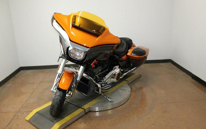 Harley-Davidson® CVO Street Glide 2026 FLHXSE 84680417 TORCHED ORANGE W/ PINSTRIPE