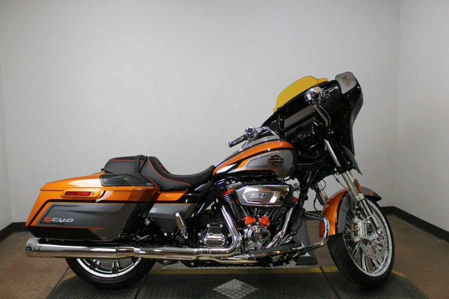 Harley-Davidson® CVO Street Glide 2026 Torched Orange CVO Tri-Tone