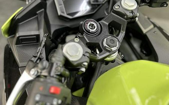 2026 Kawasaki Ninja® 500 ABS Metallic Yellowish Green/Ebony