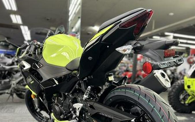 2026 Kawasaki Ninja® 500 ABS Metallic Yellowish Green/Ebony
