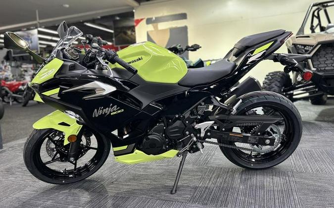 2026 Kawasaki Ninja® 500 ABS Metallic Yellowish Green/Ebony