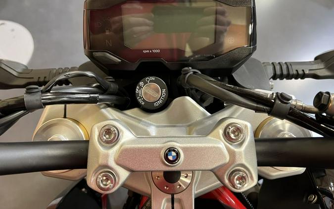 2025 BMW G 310 R Style Passion