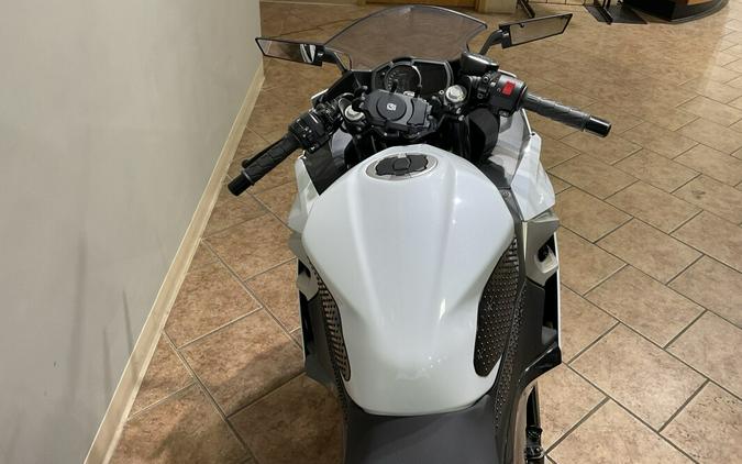 2023 Kawasaki Ninja® 400 Pearl Blizzard White/Metallic Carbon Gray