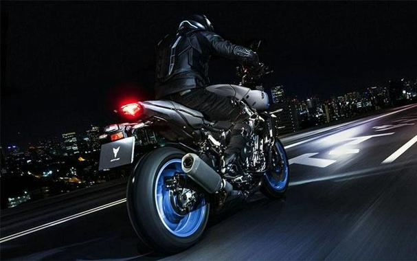 2025 MT-10 - Yamaha