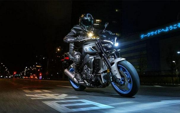 2025 MT-10 - Yamaha