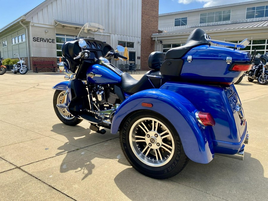 2024 Harley-Davidson® Tri Glide® Ultra Blue Burst