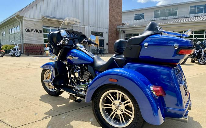 2024 Harley-Davidson® Tri Glide® Ultra Blue Burst