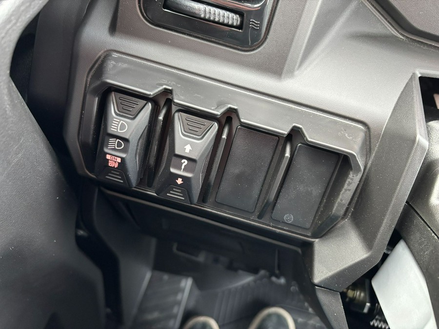 2026 Can-Am Defender XT CAB HD11