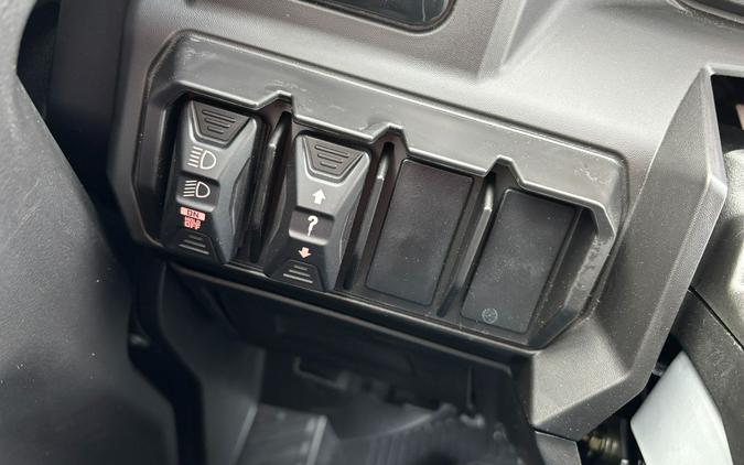 2026 Can-Am Defender XT CAB HD11