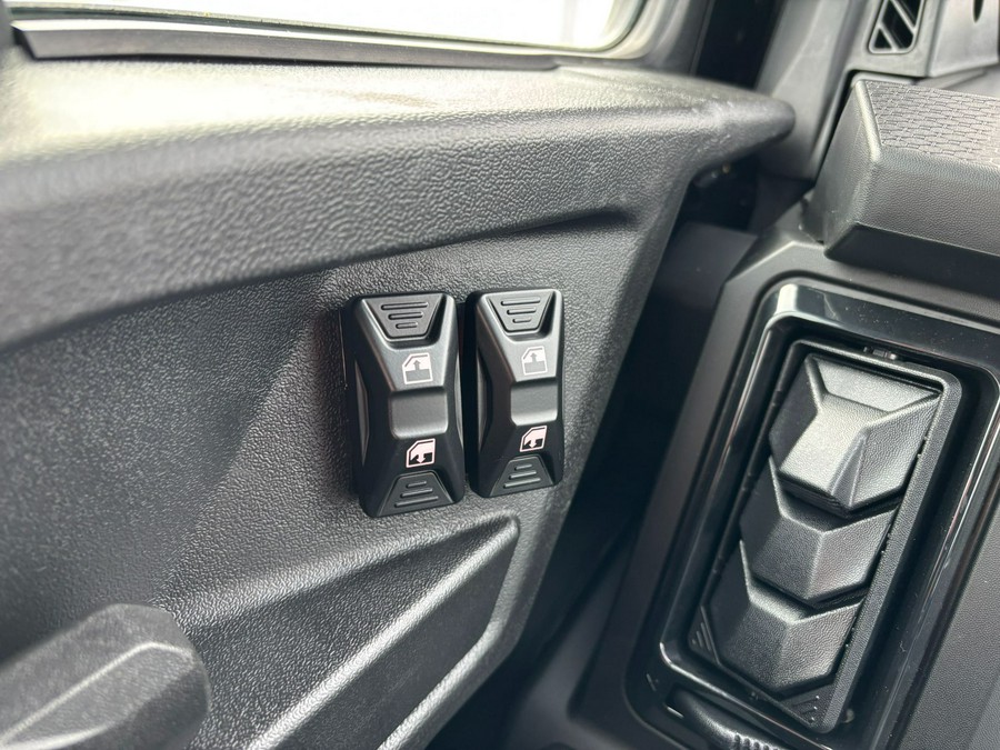 2026 Can-Am Defender XT CAB HD11