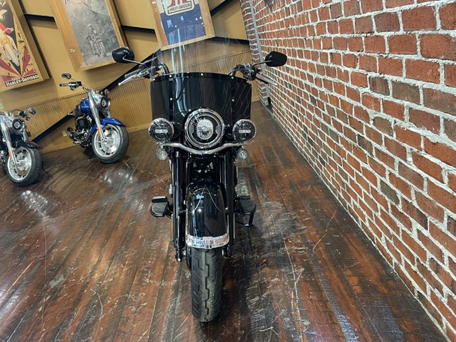 2025 Harley-Davidson Softail FLHC - Heritage Classic