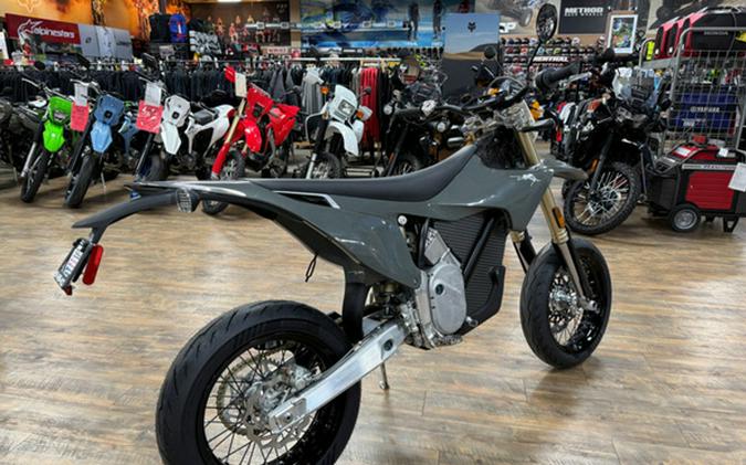 2026 Stark VARG SM 80 Hp Medium 165-200Lbs (Enduro)