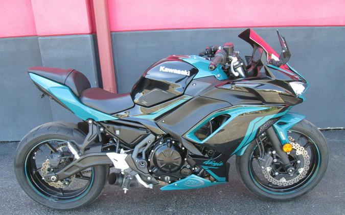 2021 Kawasaki Ninja® 650 ABS Metallic Spark Black/Pearl Nightshade Teal