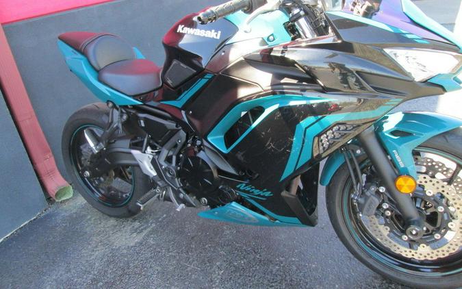 2021 Kawasaki Ninja® 650 ABS Metallic Spark Black/Pearl Nightshade Teal