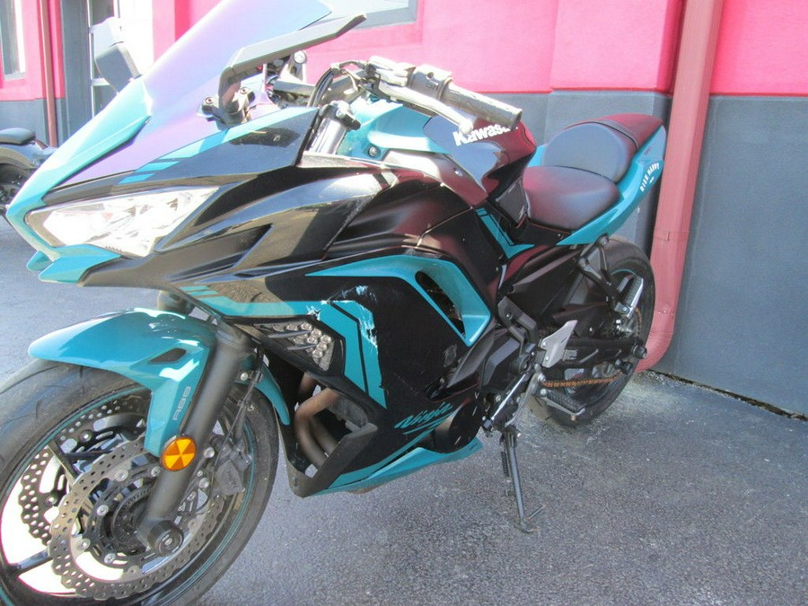 2021 Kawasaki Ninja® 650 ABS Metallic Spark Black/Pearl Nightshade Teal