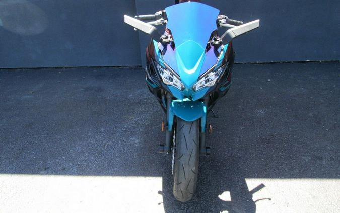 2021 Kawasaki Ninja® 650 ABS Metallic Spark Black/Pearl Nightshade Teal