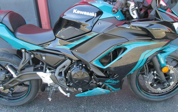 2021 Kawasaki Ninja® 650 ABS Metallic Spark Black/Pearl Nightshade Teal
