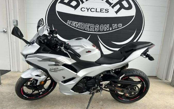 2025 Kawasaki Ninja® 500