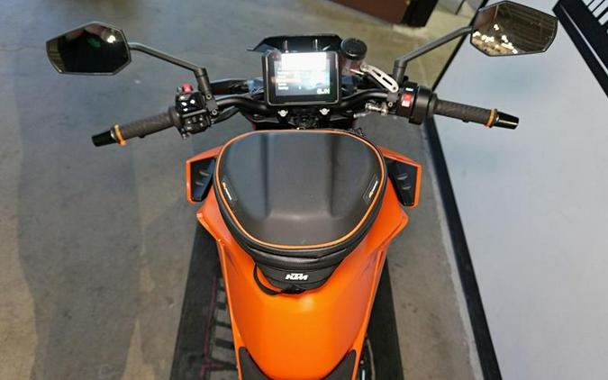 2024 KTM 990 Duke