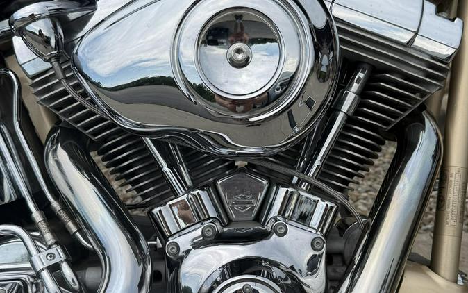 2003 Harley-Davidson® Screamin’ Eagle Softail Deuce Centennial Gold and Vivid Black with Gold Leaf G