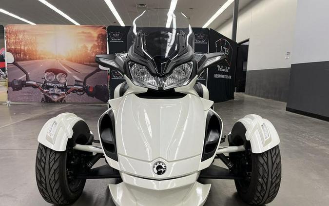 2015 Can-Am® SPYDER ST-Limited