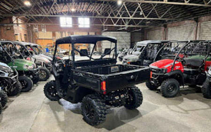 2024 Can-Am® Defender XT HD7