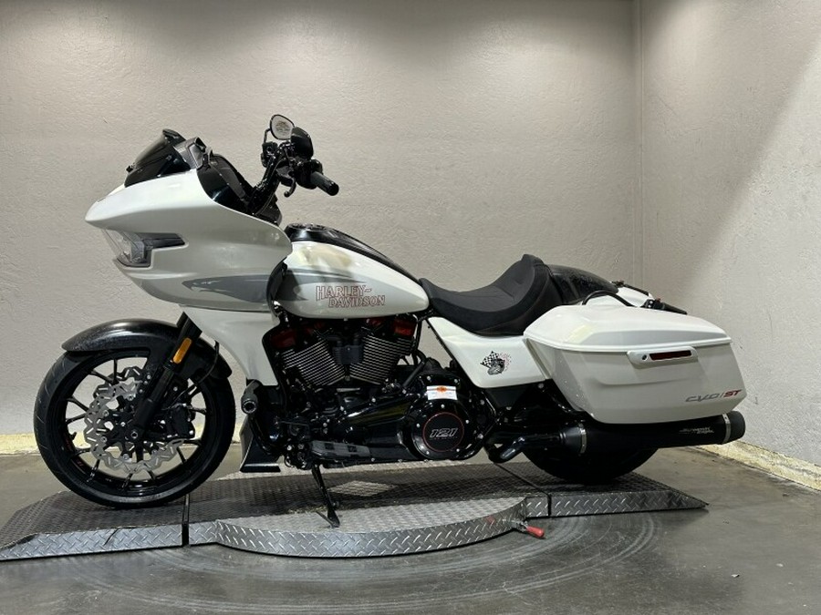 Harley-Davidson CVO™ Road Glide® ST 2024 FLTRXSTSE 84516391 GOLDEN WHT PRL