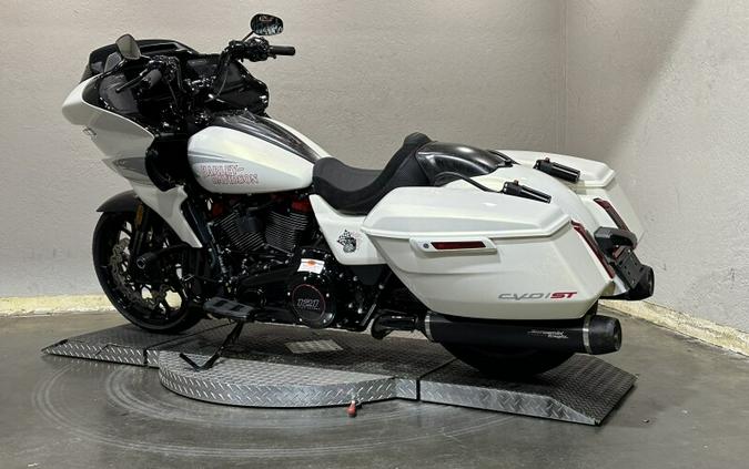 Harley-Davidson CVO™ Road Glide® ST 2024 FLTRXSTSE 84516391 GOLDEN WHT PRL