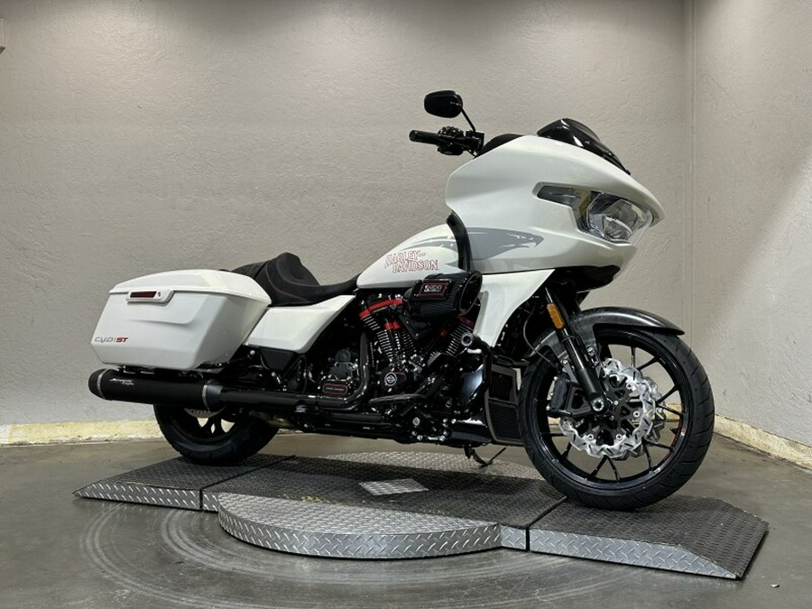 Harley-Davidson CVO™ Road Glide® ST 2024 FLTRXSTSE 84516391 GOLDEN WHT PRL