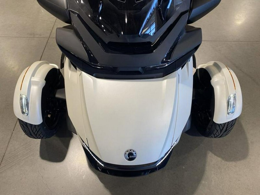 2024 Can-Am® SPYDER RT STS 1330 SE6 WH SE 24 Base