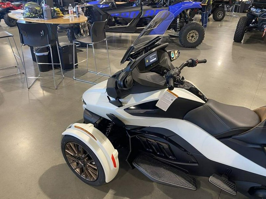 2024 Can-Am® SPYDER RT STS 1330 SE6 WH SE 24 Base