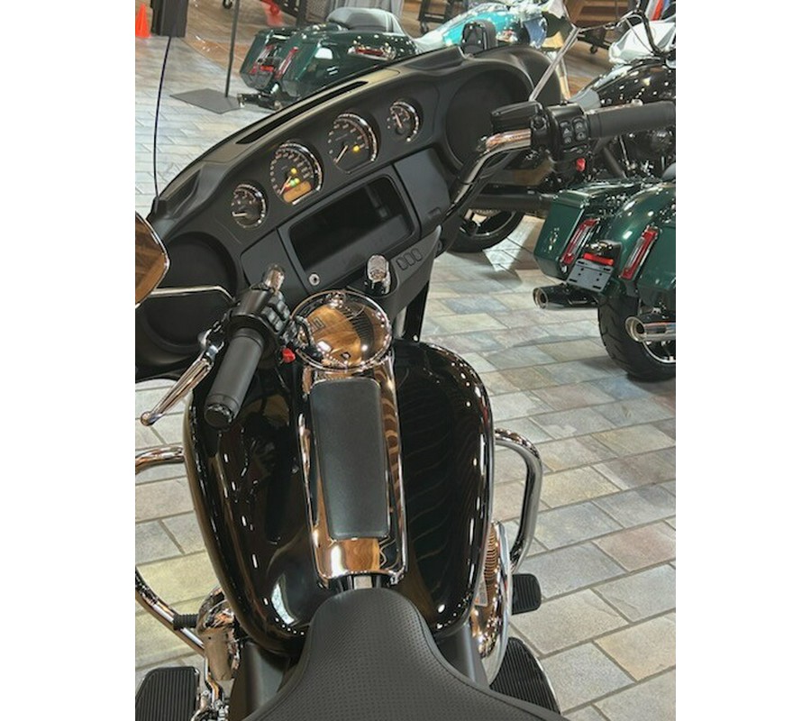 2024 Flhtp / Police Electra Glide Vivid Black