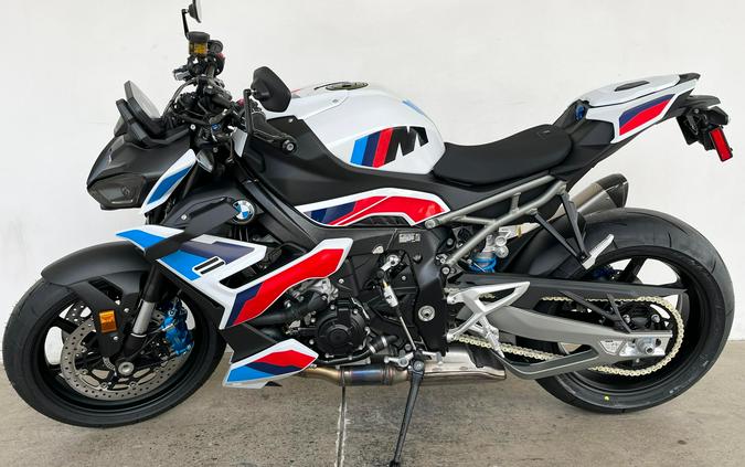 2026 BMW M1000R