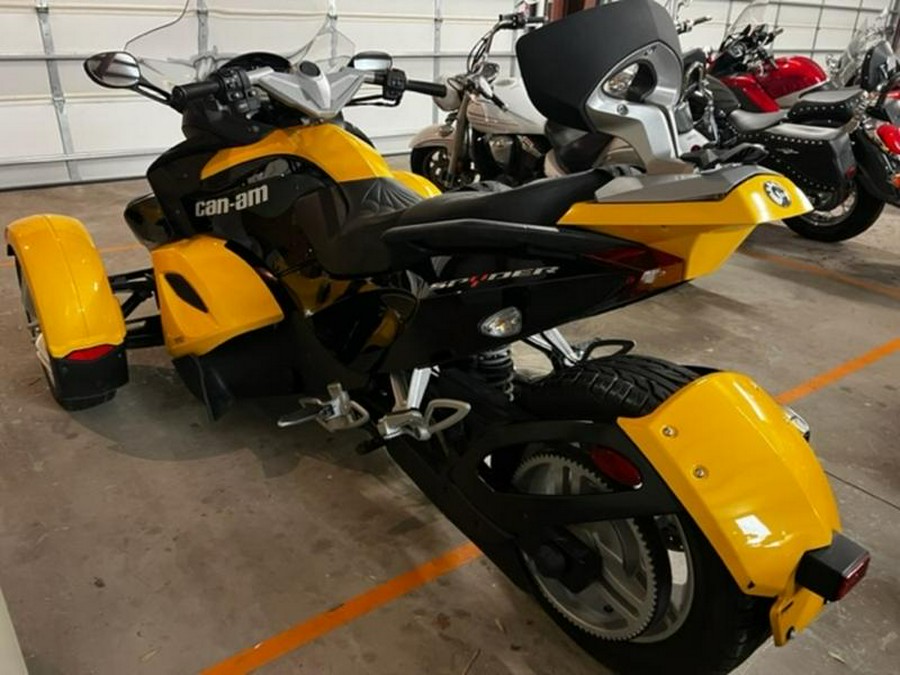 2009 Can-Am® SPYDER GS SA - YELLOW