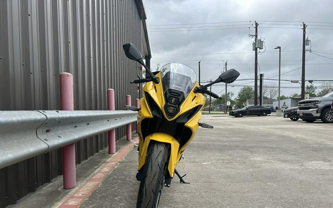 2025 Suzuki GSX-8R 8R