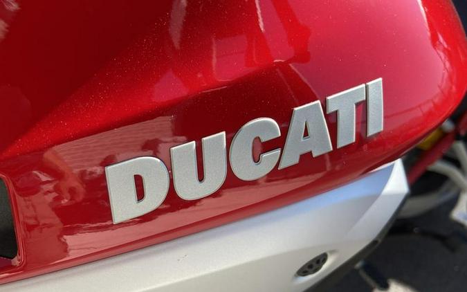 2022 Ducati Multistrada V4S Ducati Red / Alloy Wheels