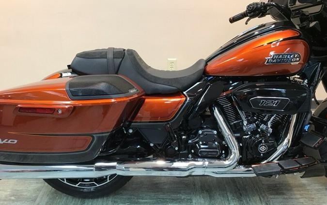 2023 Harley-Davidson CVO™ Street Glide Whiskey Neat w/Raven Metallic FLHXSE