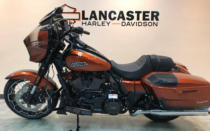 2023 Harley-Davidson CVO™ Street Glide Whiskey Neat w/Raven Metallic FLHXSE