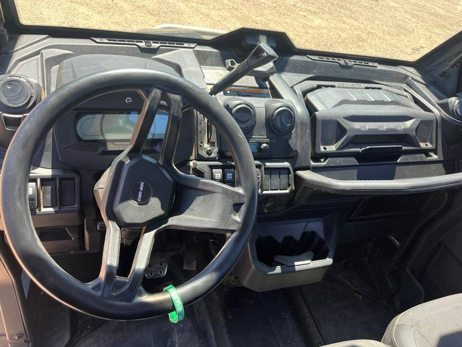 2024 Can-Am® Defender Limited HD10
