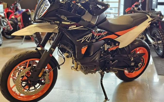 2024 KTM 890 SMT