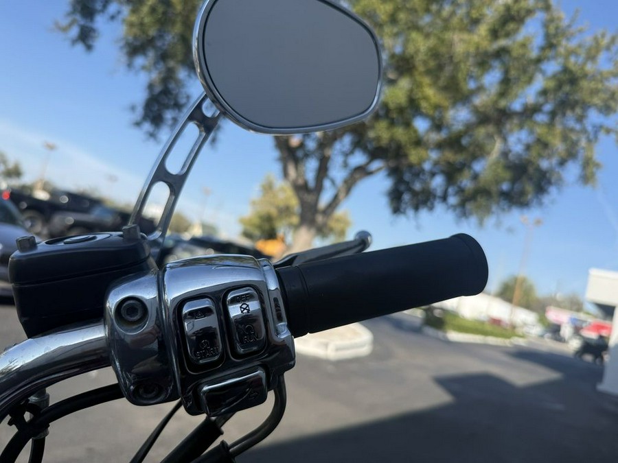 2016 Harley-Davidson® FLD - Dyna® Switchback™