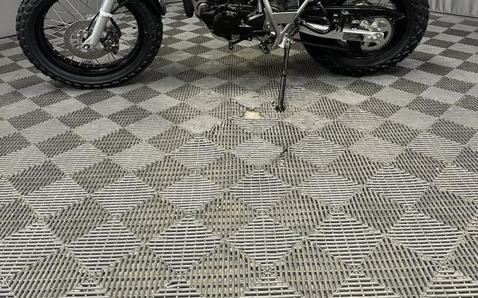 2027 YAMAHA TW 200 GALLANT GRAY