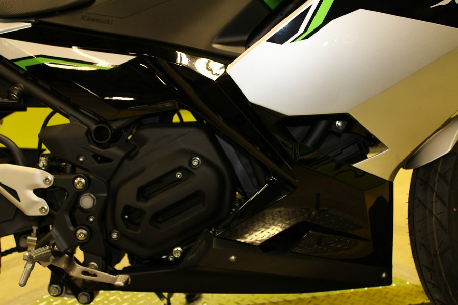 2024 Kawasaki Ninja® e-1 ABS