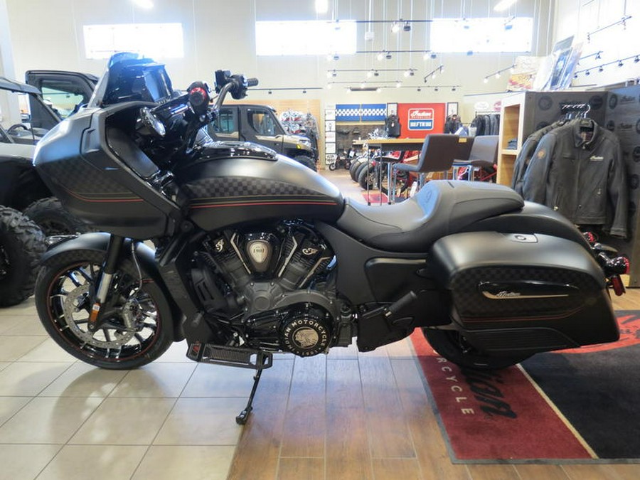 2022 Indian Motorcycle® Challenger® Dark Horse® Black Smoke