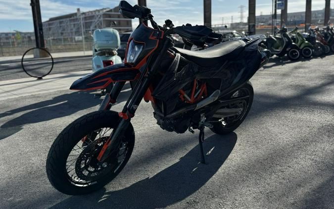 2022 KTM 690 SMC R