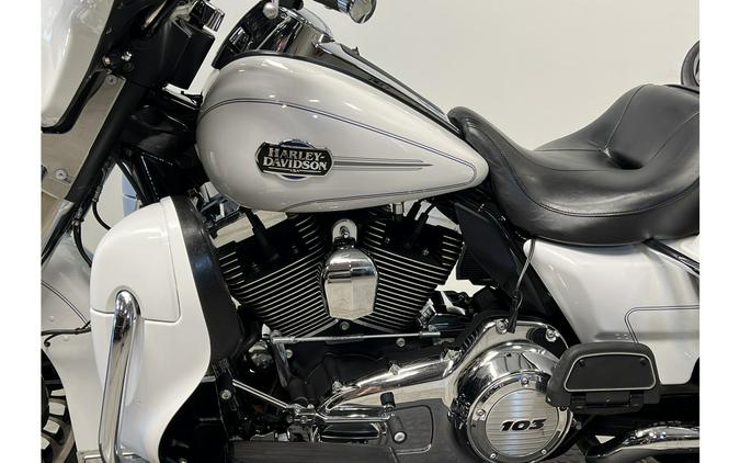 2012 Harley-Davidson® ULTRA CLASSIC ELECTRA GLIDE FLHTCU